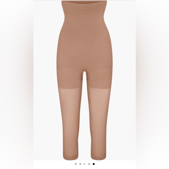 Skims Sculpting Leggings - Picture 2 of 7